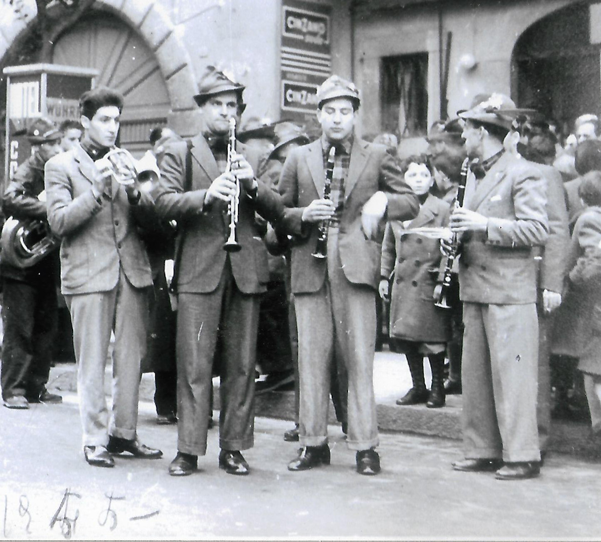Bandino - 1945 Bandino - 1945